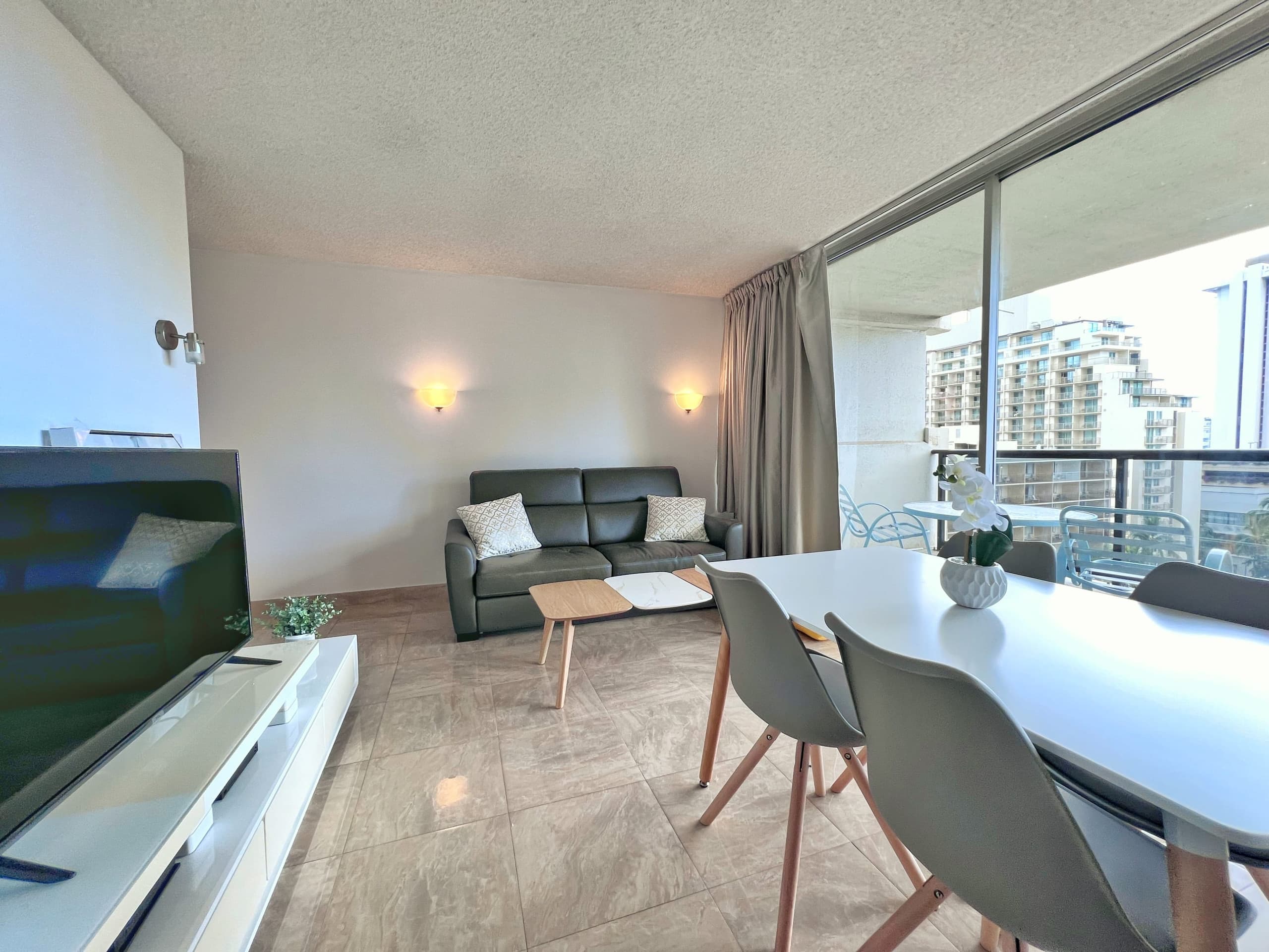 Condo in Honolulu · ★4.8 · 1 bedroom · 2 beds · 1 shared bath - Image 5