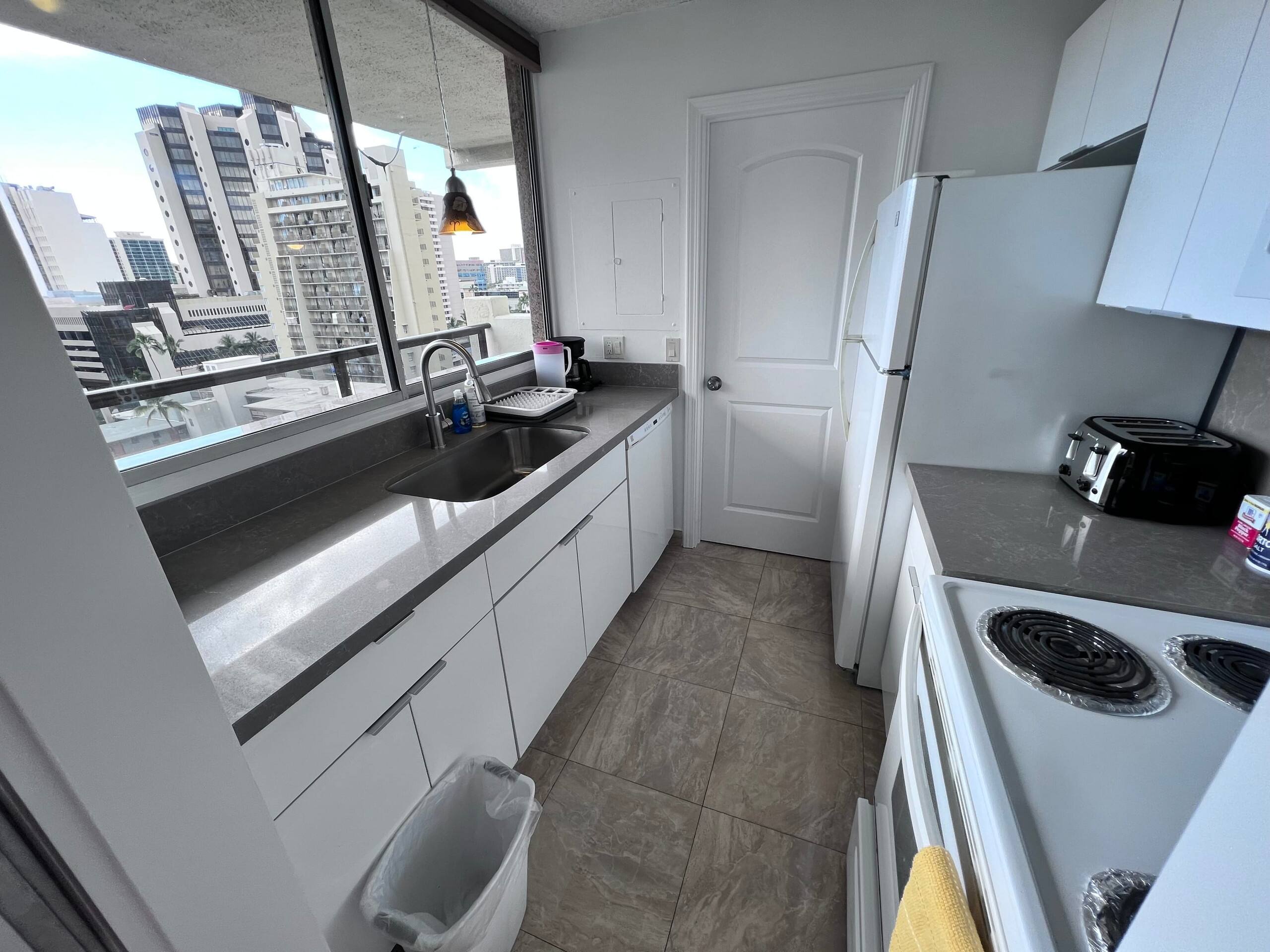 Condo in Honolulu · ★4.8 · 1 bedroom · 2 beds · 1 shared bath - Image 7