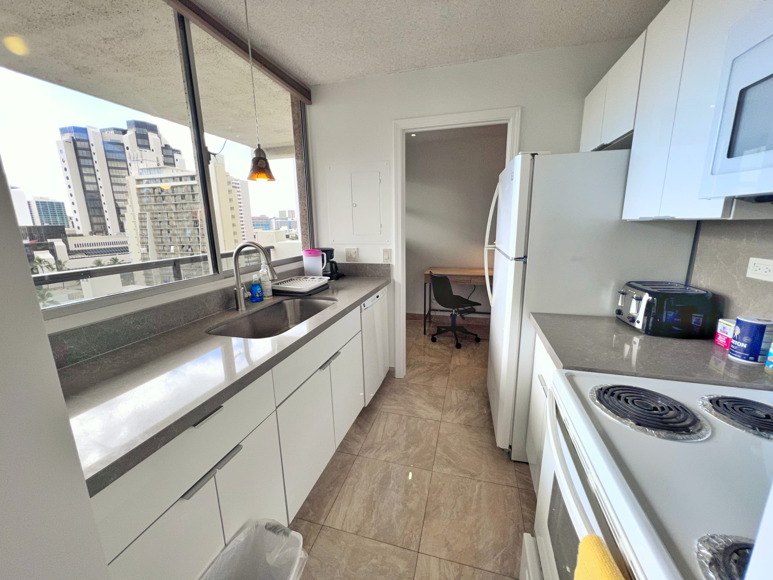 Condo in Honolulu · ★4.8 · 1 bedroom · 2 beds · 1 shared bath - Image 6