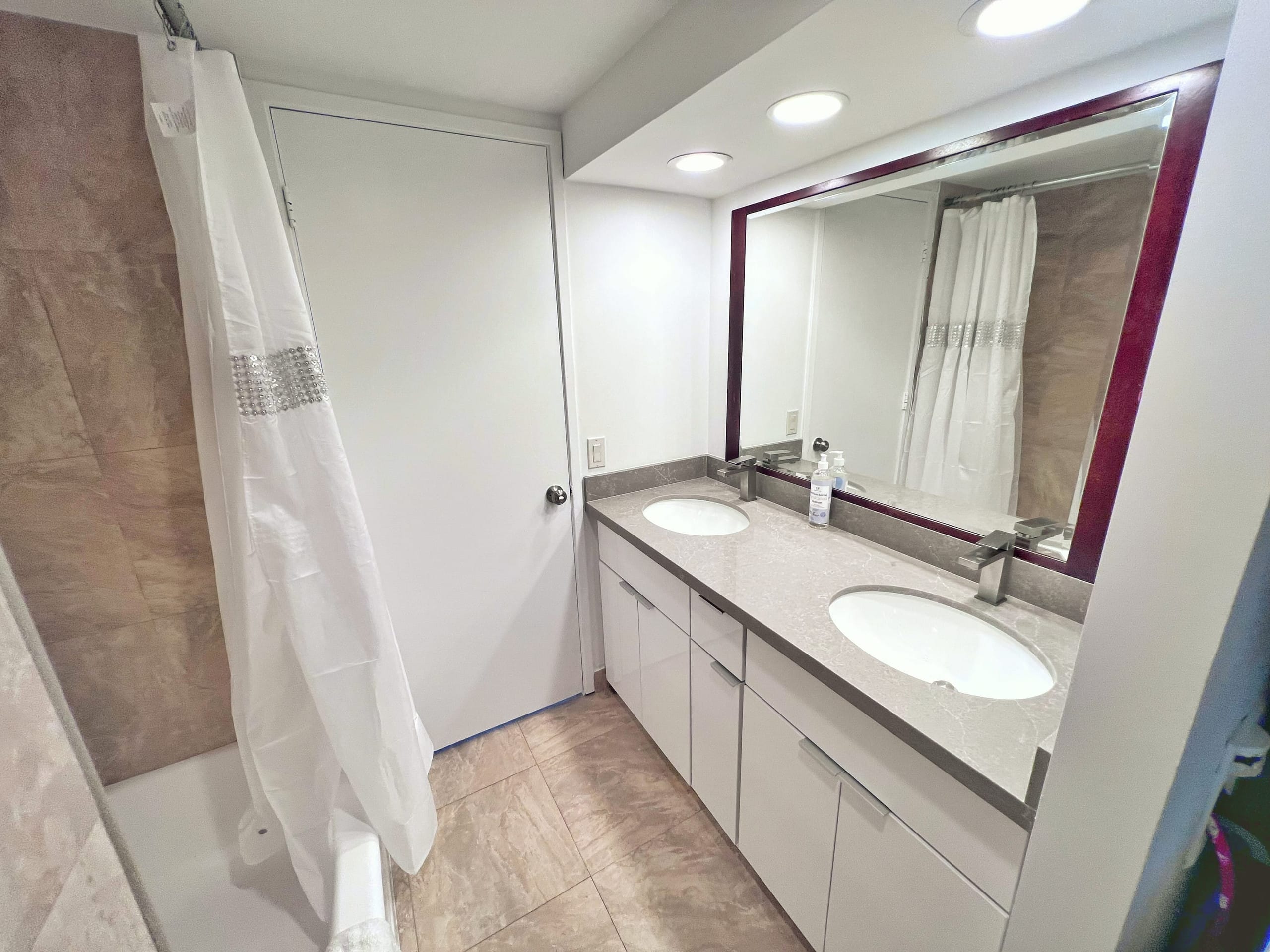 Condo in Honolulu · ★4.8 · 1 bedroom · 2 beds · 1 shared bath - Image 14