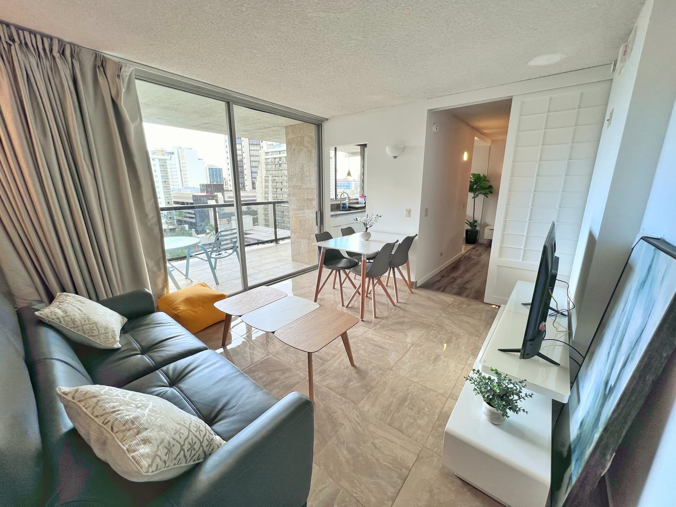 Condo in Honolulu · ★4.8 · 1 bedroom · 2 beds · 1 shared bath - Image 2