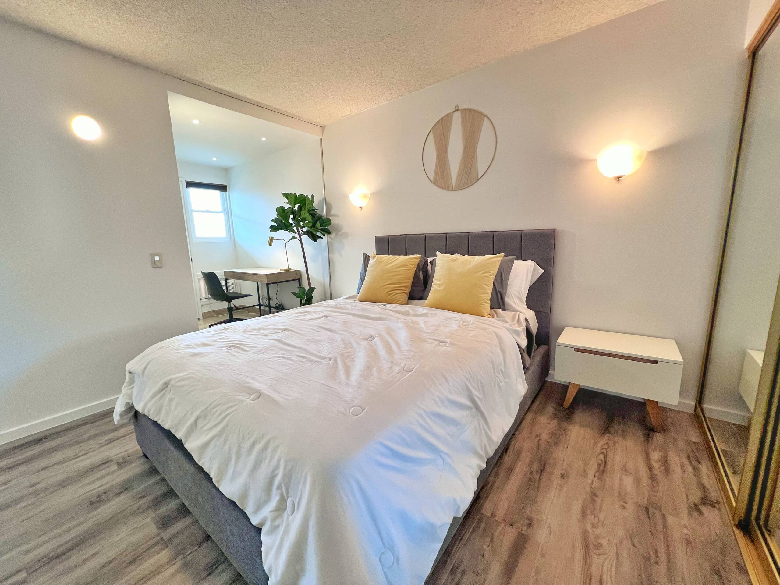 Condo in Honolulu · ★4.8 · 1 bedroom · 2 beds · 1 shared bath - Image 9