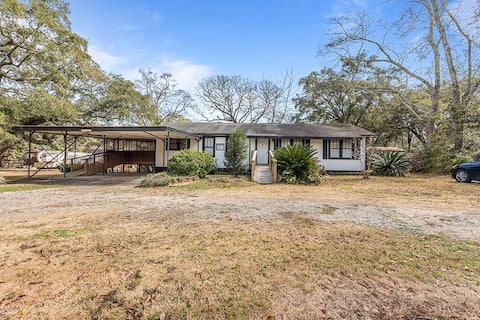 Spacious Farmhouse Ranch Near Mobile!