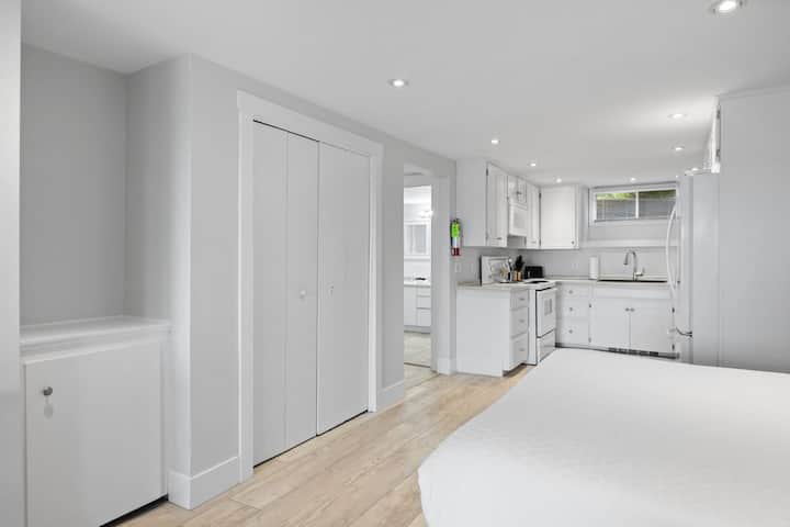 Waterfront Posh King Studio Suite Downtown Ch'town - Charlottetown