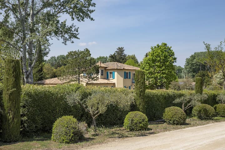 Plaisirs & Maisons De Provence managed Airbnb listing 2