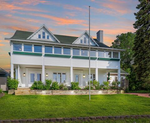 Inn at Beulah Beach on Crystal Lake