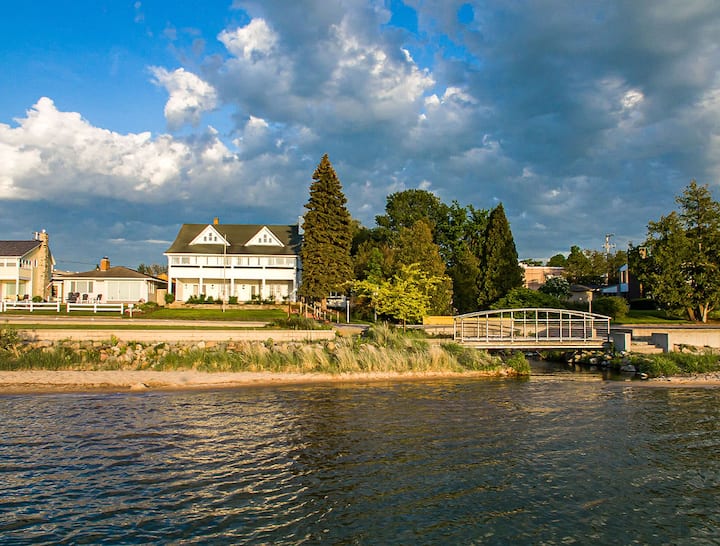The Inn at Beulah Beach on Crystal Lake Houses for Rent in Beulah