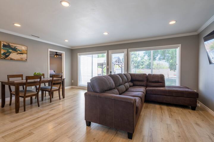 Safe Neighborhood! 2 king beds, huge backyard!