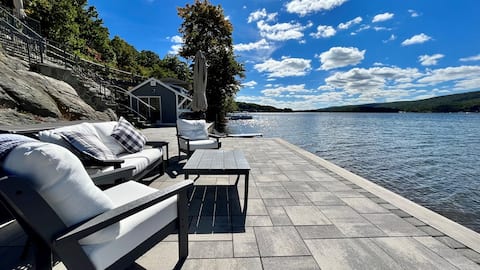 Lakefront Retreat: Hot Tub, Game Room & Stunning V