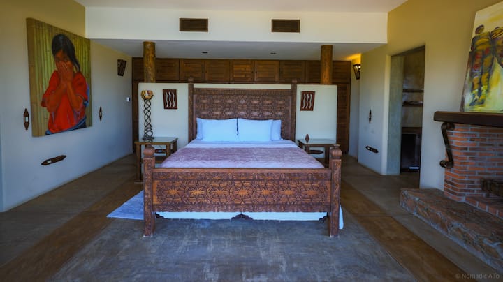 Спалня 1 със суперголямо двойно легло.