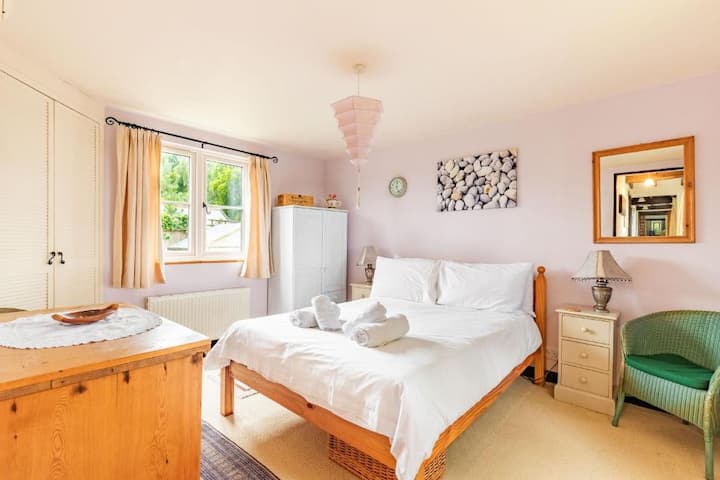 Woodfalls Barn, Tuttington: anfitrión y estadía