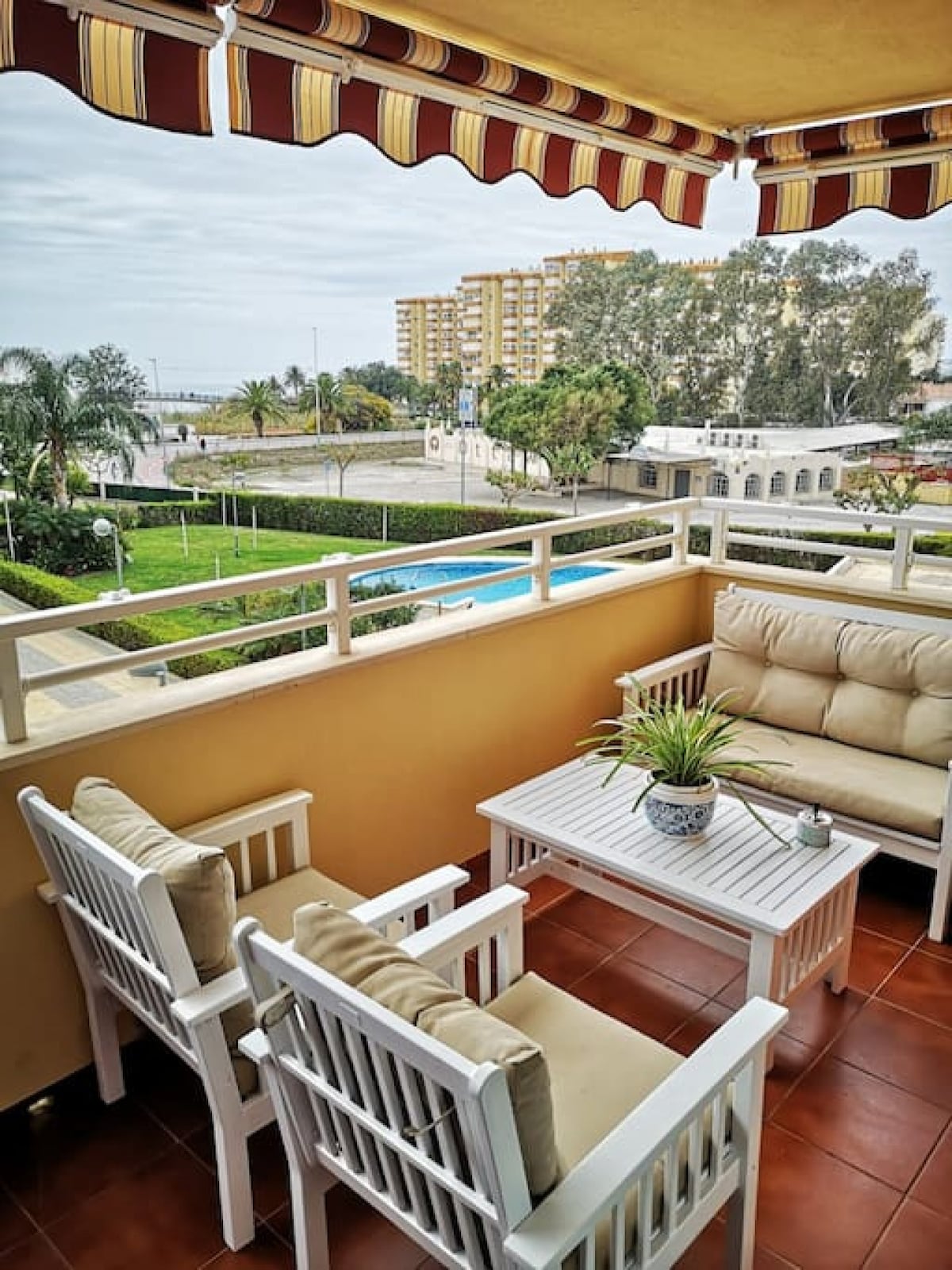 Popular Airbnb listing: Beachfront apartment | pool | beach 150m | AC in Algarrobo