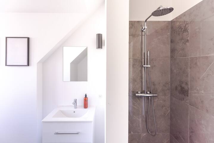 Luxury 3BR Apartment w/Privat Rooftop Terrace gallery image 5