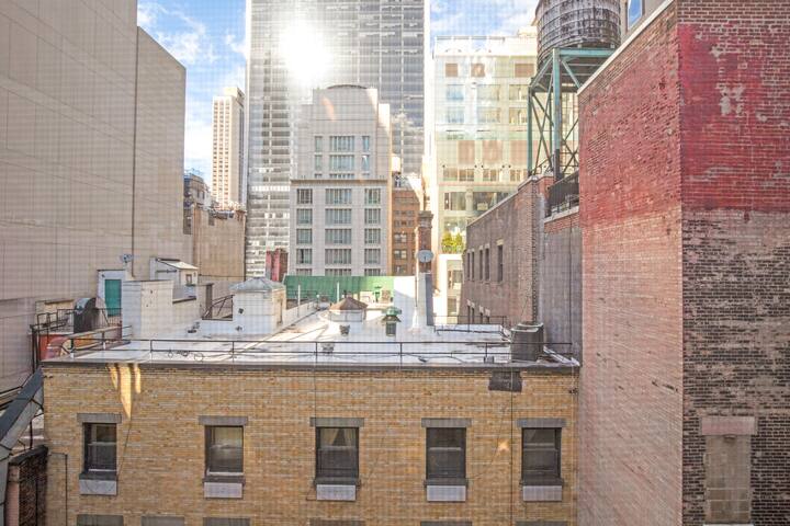 Blueground | Midtown, elevator & doorman, nr shops gallery image 4