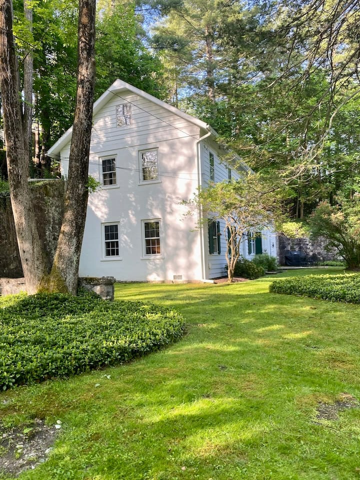 Historic 4bedroom riverside home in Berkshires Houses for Rent in