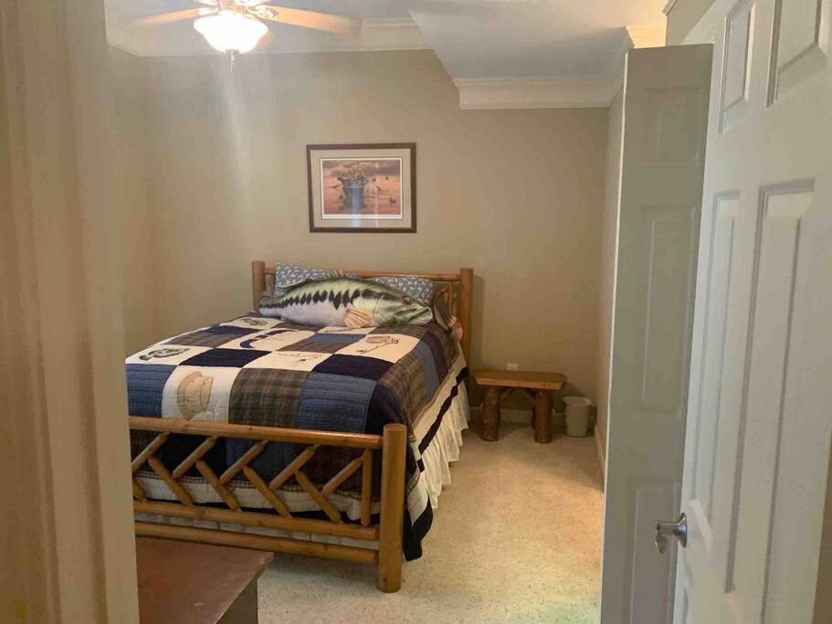 Dhomë gjumi në bodrum