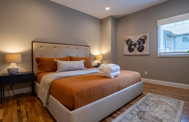 ห้องพักชั้นบน #2 พร้อมเตียงคิงไซส์