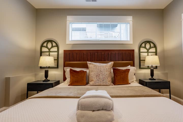 Главна спална соба w/брачен кревет (широк 180-220 см)