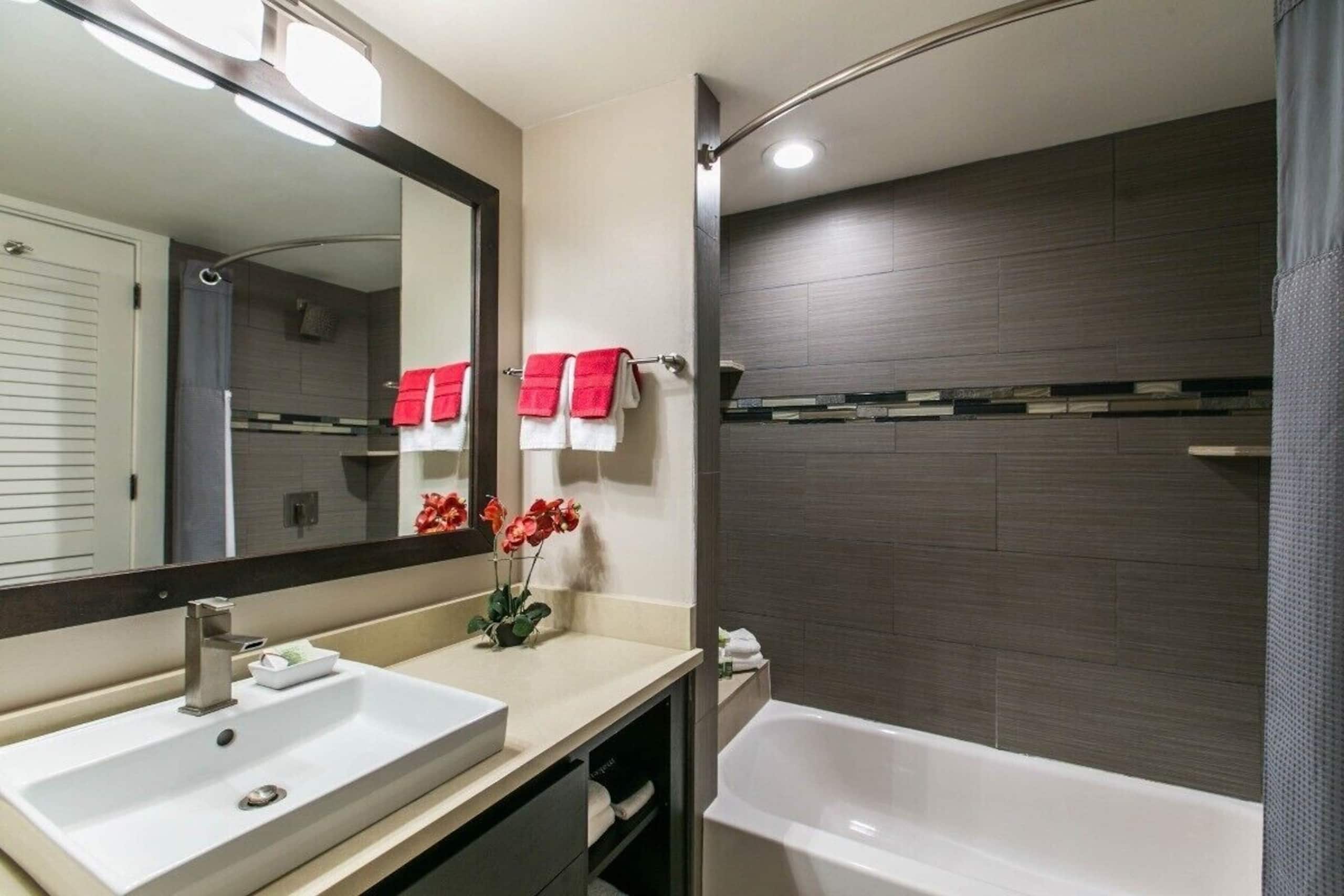 Condo in Princeville · ★4.88 · 1 bedroom · 2 beds · 1 bath - Image 16