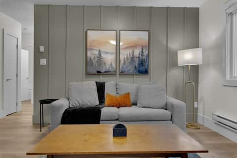 Popular Airbnb listing: Near Skytrain | Pet Friendly | Free Parking in City Centre
