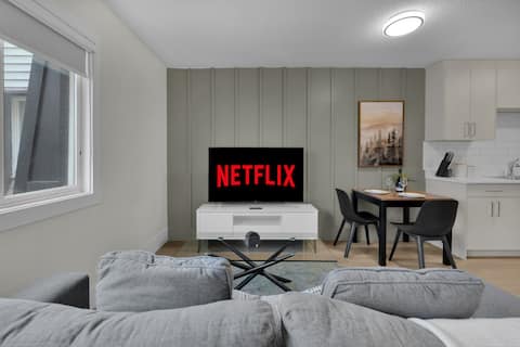 Popular Airbnb listing: Near Sky train | Downtown | Free Parking in City Centre
