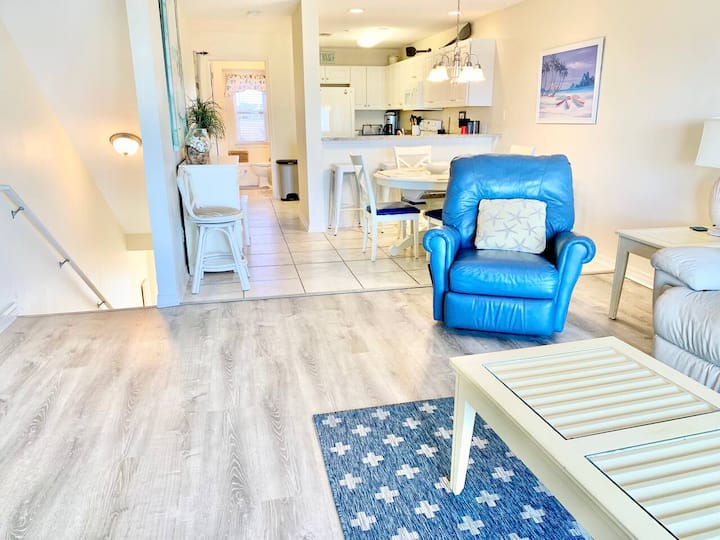 Tranquil Seas: Waterfront Unit With Kayaks & More! - Perdido Key, FL