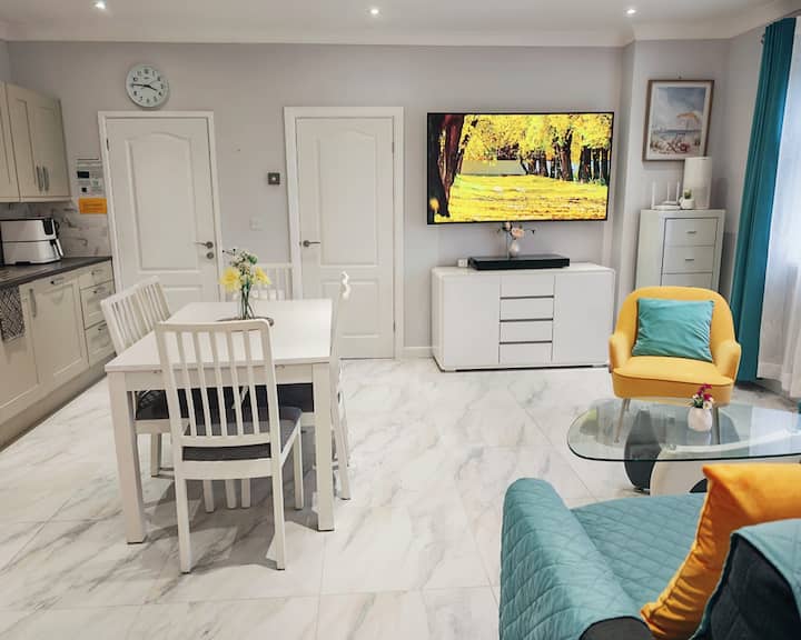 Beachside Bungalow | Step-free Accessible Stay - Port Talbot