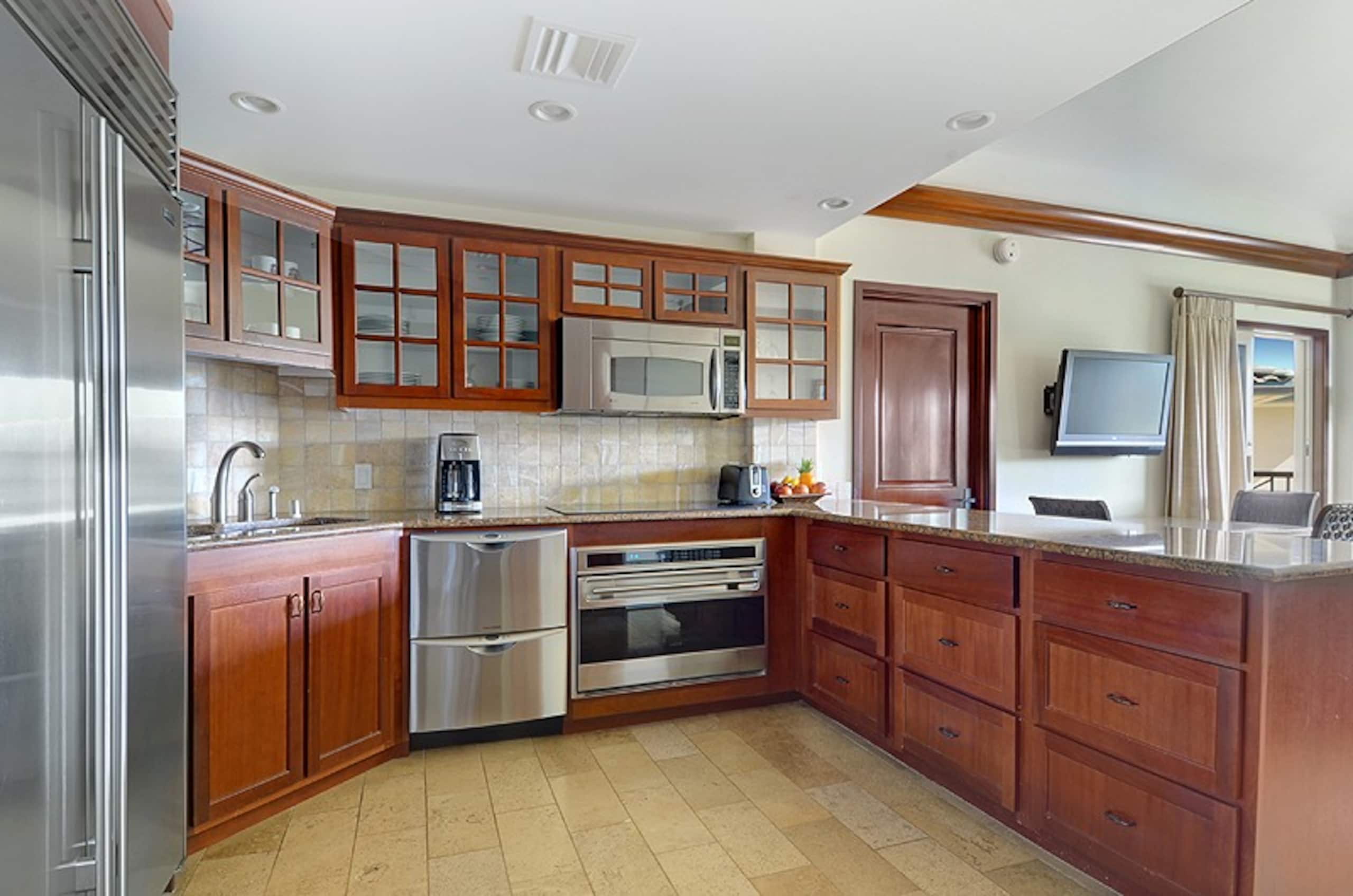 G405 - Steps to Beach, Pool, Shops & More w/ AC - Photo 6