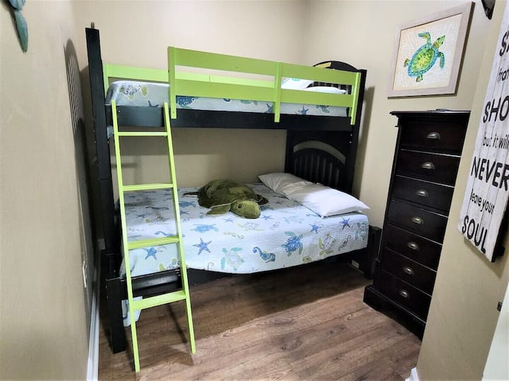 близнак над легло