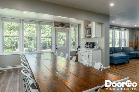 Group Rental! Hot Tub! Huge Private Yard!