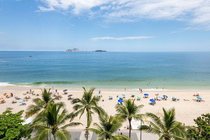Rio082 – Charming beachfront apartment in Ipanema gallery image 3