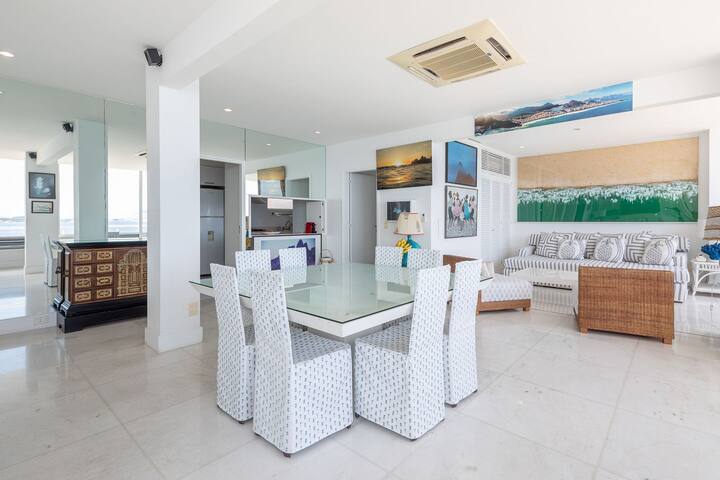 Rio082 – Charming beachfront apartment in Ipanema gallery image 4