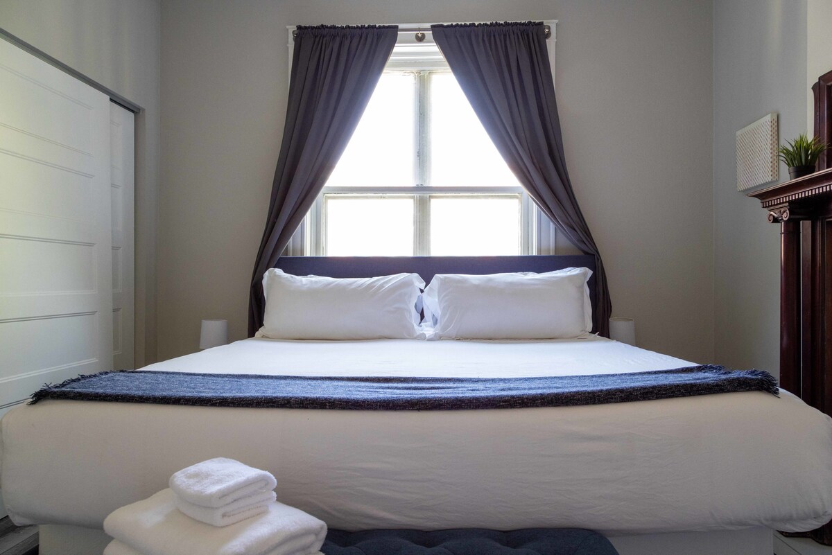 卧室# 1 -加大双人床