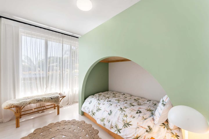 Krevate marinarë në dhomën e vizitorëve