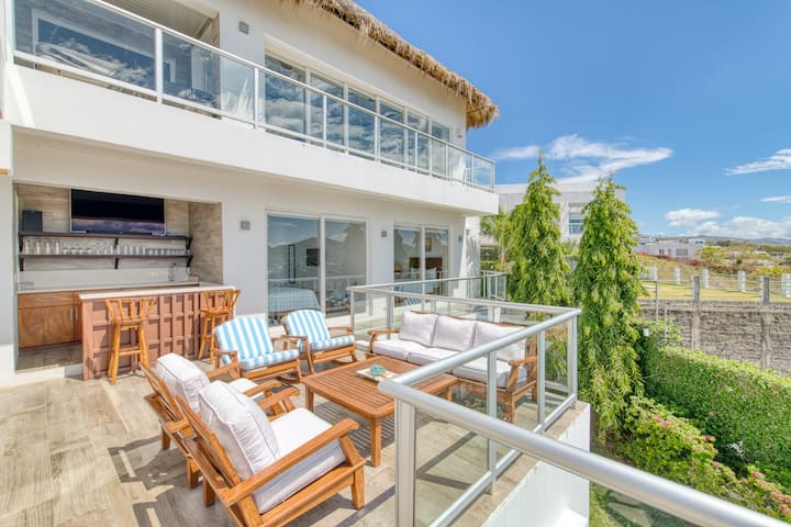 Fantastic full service home, superb reviews, best