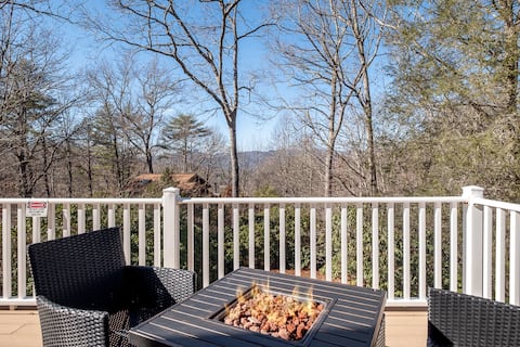 Successful Airbnb property: Mountain escape 5 minutes from downtown Brevard! in Brevard
