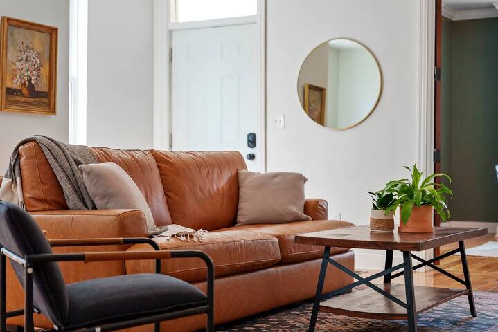 Downtown | Fenced Yard | Pet Friendly gallery image 2