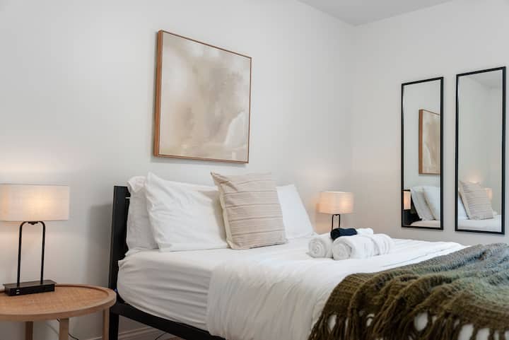 Სრული სიგრძის სარკეები აუცილებლად უნდა გქონდეთ.