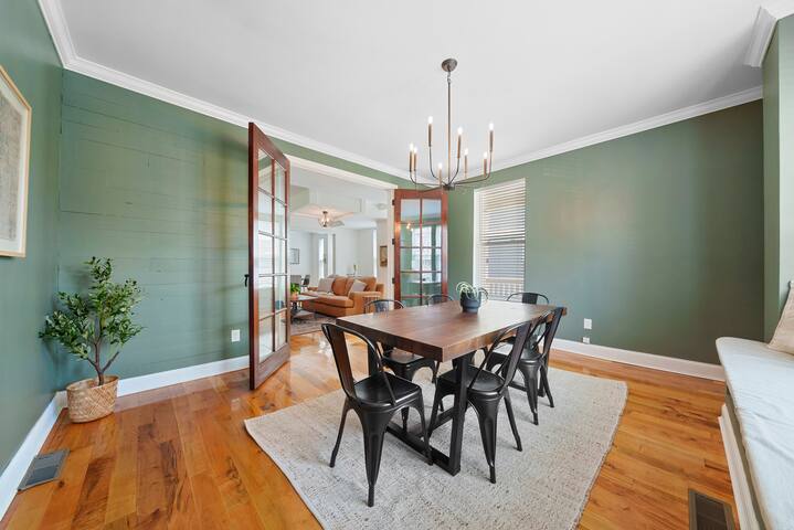 Downtown | Fenced Yard | Pet Friendly gallery image 5