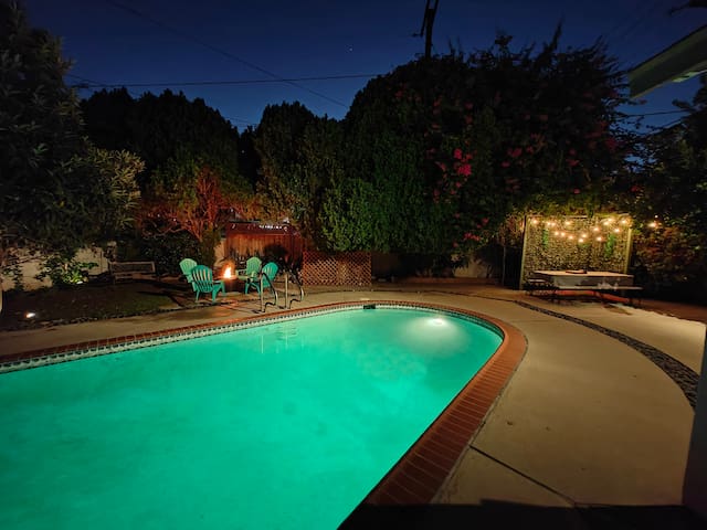 *Peaceful & Beautiful! Pool, Firepit, BBQ, Central