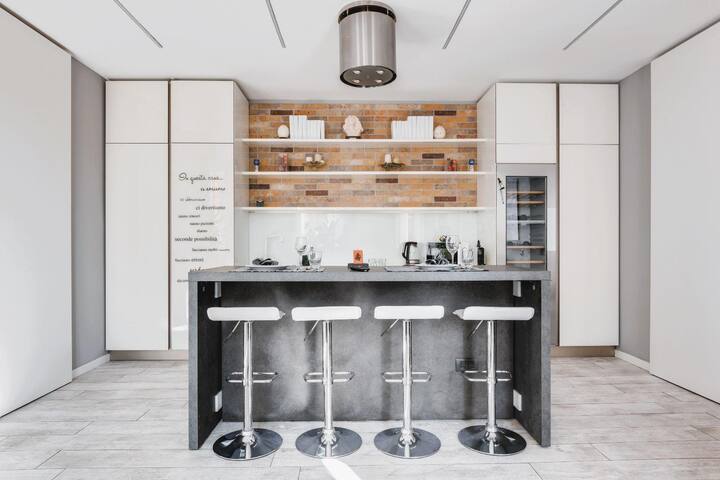 Modern apartment in Milan center gallery image 4