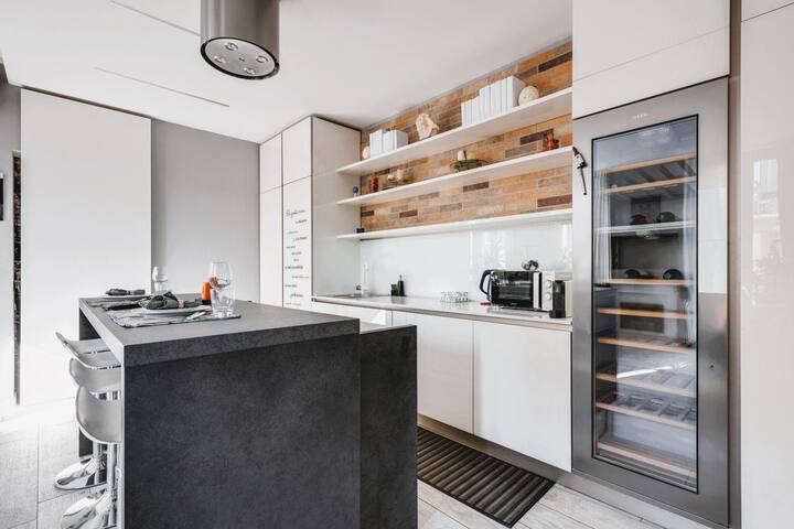 Modern apartment in Milan center gallery image 2