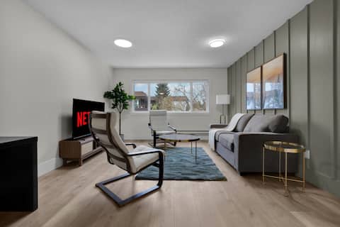 Popular Airbnb listing: Free Parking | Cozy Downtown Suite | Near Transit in City Centre