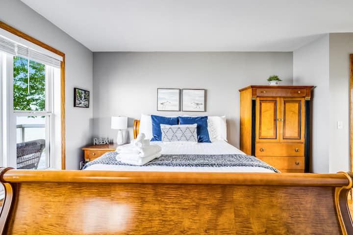 Dormitorio principal con vistas al lago