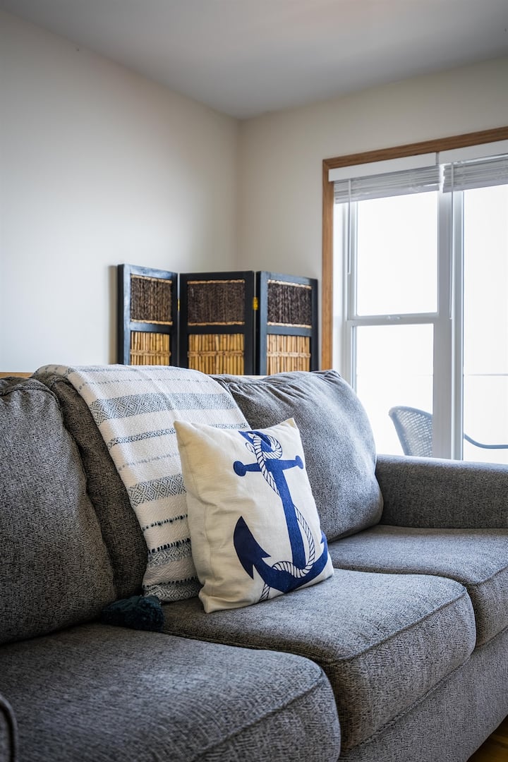 Lakefront W/ Epic Sunsets + Deck | Point Pelee - Leamington