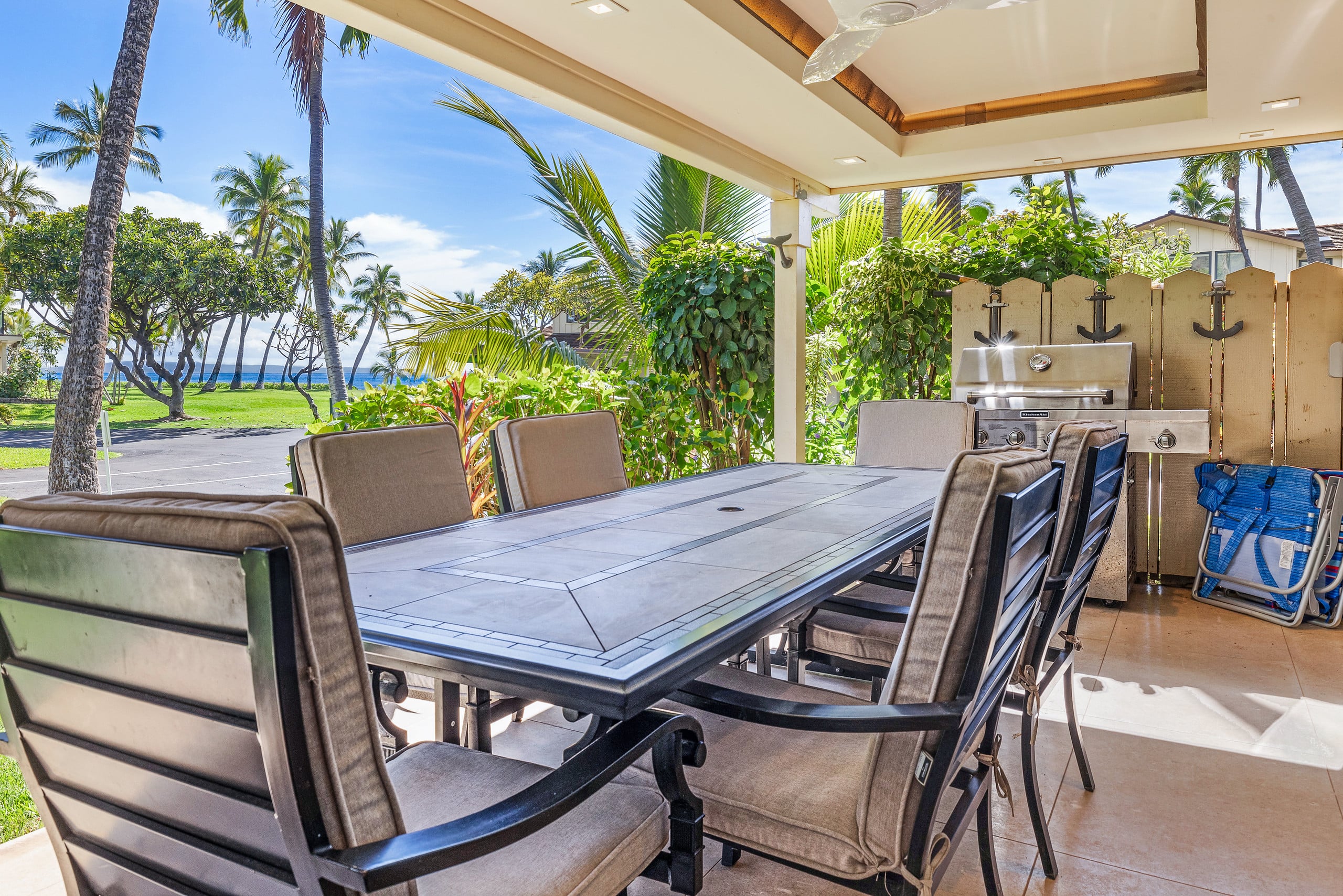 Townhouse in Lahaina · ★4.83 · 2 bedrooms · 2 beds · 2.5 baths - Image 8