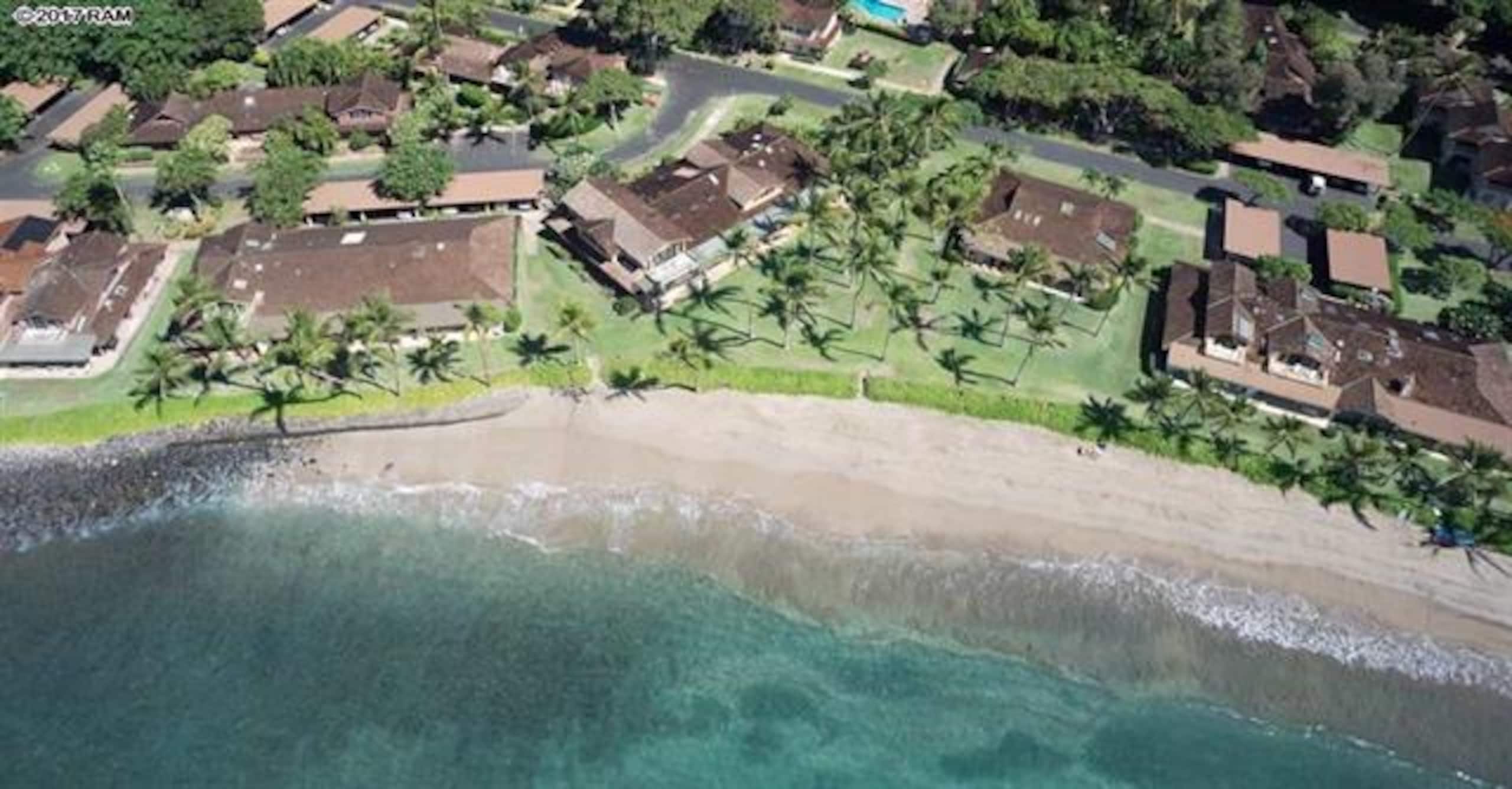 Townhouse in Lahaina · ★4.83 · 2 bedrooms · 2 beds · 2.5 baths - Image 5