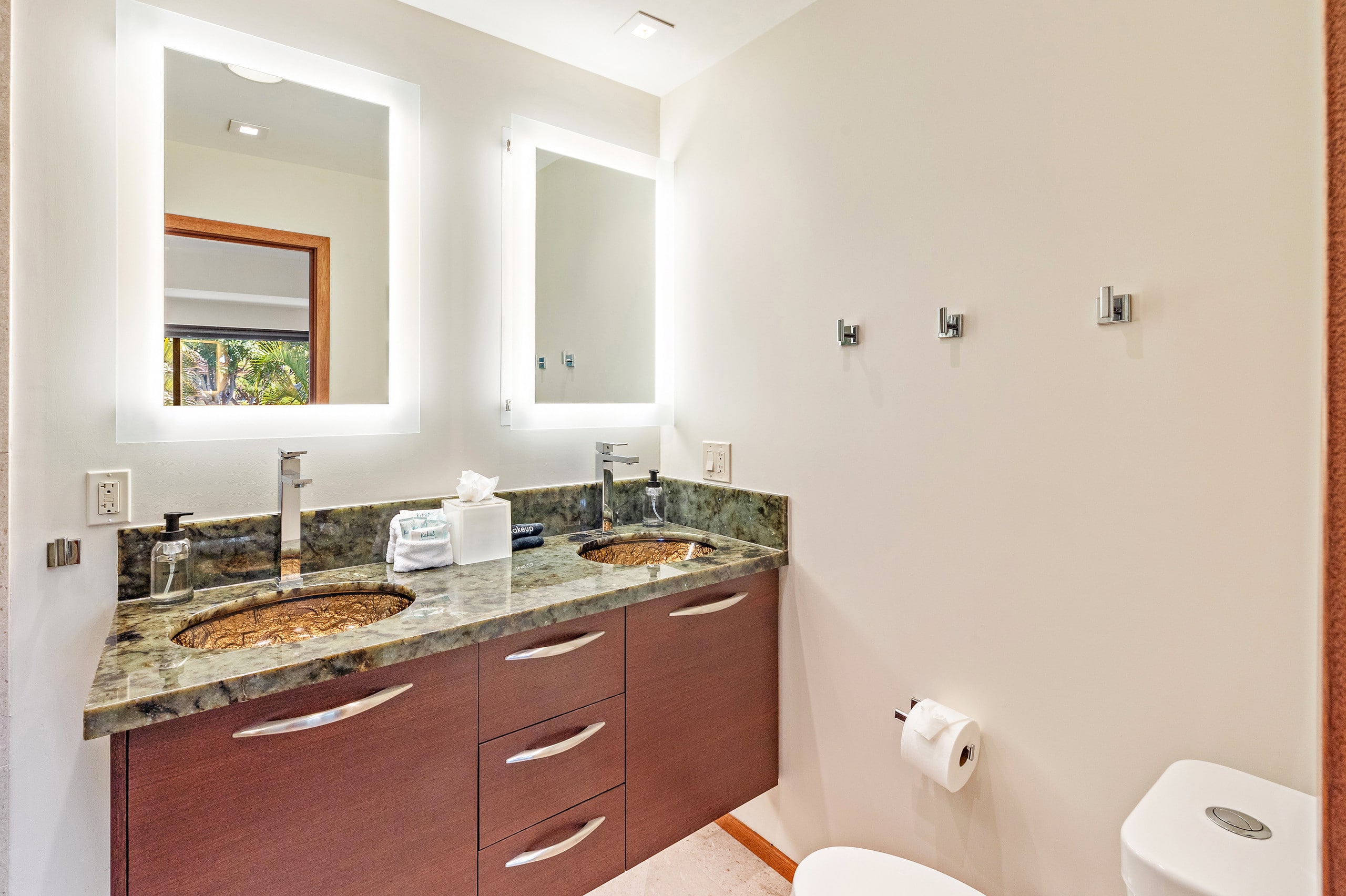Townhouse in Lahaina · ★4.83 · 2 bedrooms · 2 beds · 2.5 baths - Image 27