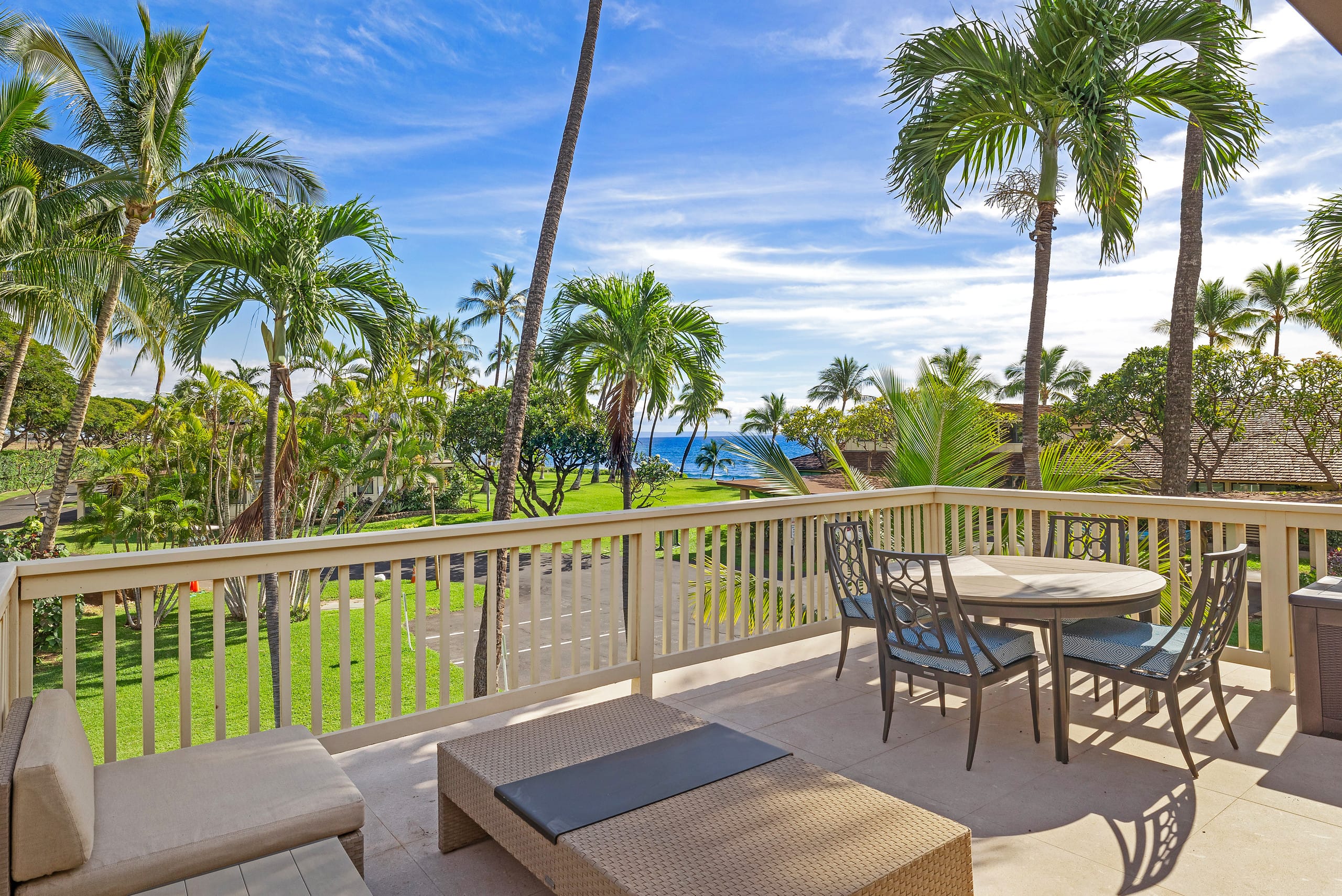 Townhouse in Lahaina · ★4.83 · 2 bedrooms · 2 beds · 2.5 baths - Image 37