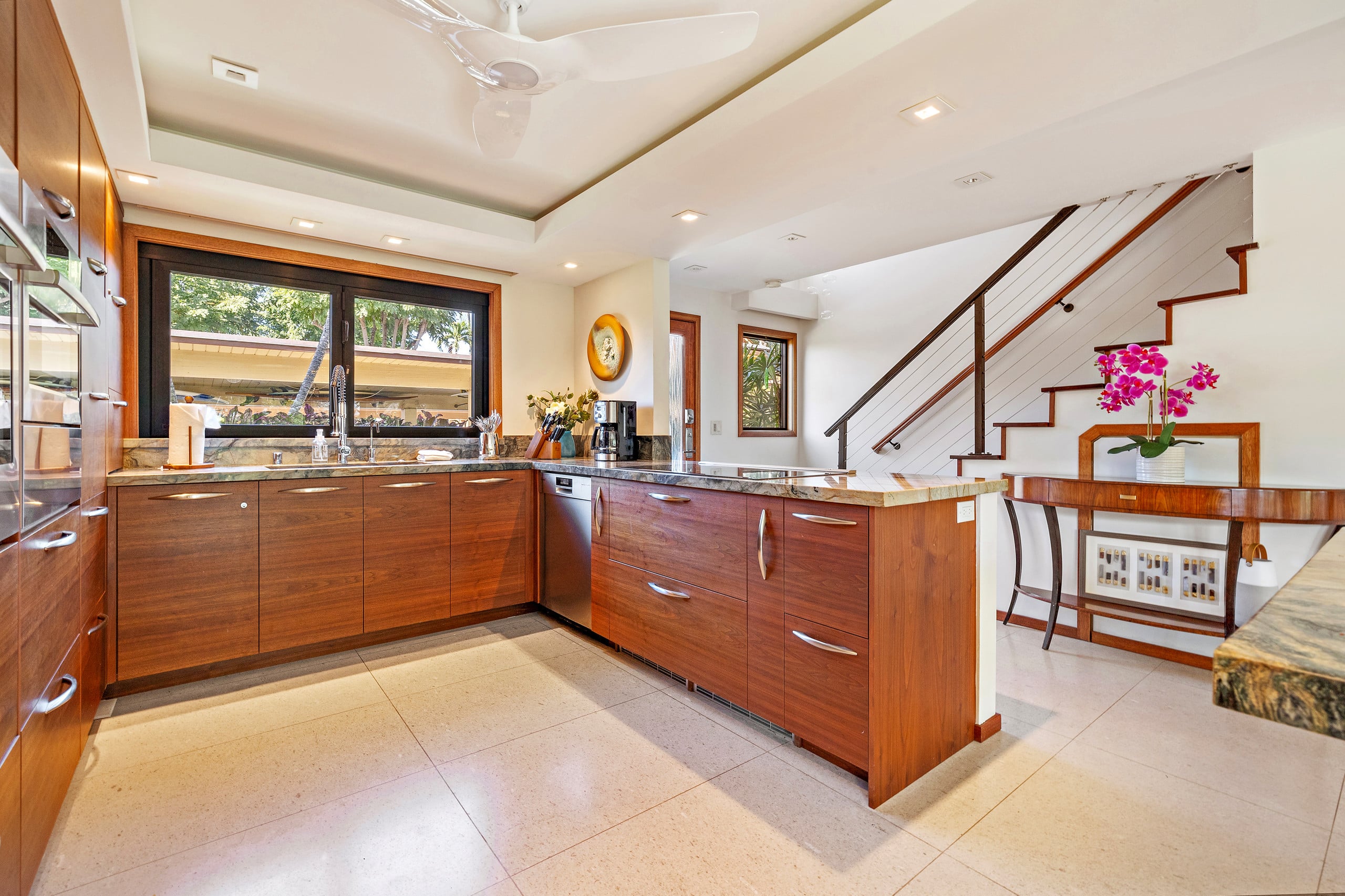 Townhouse in Lahaina · ★4.83 · 2 bedrooms · 2 beds · 2.5 baths - Image 7